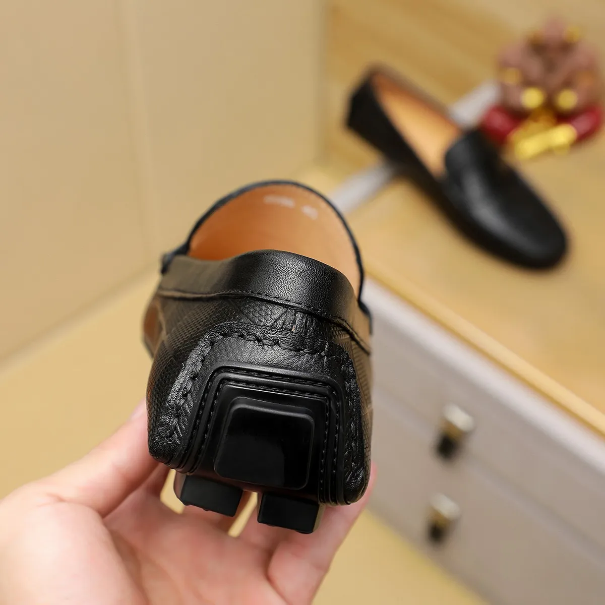 Men's shoes 💰360 💰 LV Louis Vuitton's top-quality Peaches men's shoes 💯Original copy of the official website, the upper is made of imported official website 1:1 material ❌Italian 🇮🇹 cowhide surface, imported pigskin lining. It’s definitely not made with ordinary craftsmanship, it’s the model used by celebrities! The factory’s craftsmanship is designed to create the most perfect shoes for trendy men! Colors available! 38-44 yards
